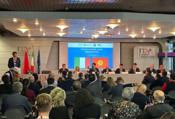 Mikro Leasing Kyrgyzstan and Paul Crabtree (Mikro Kapital Spa) at the Kyrgyzstan Country Presentation during the State Visit in Rome